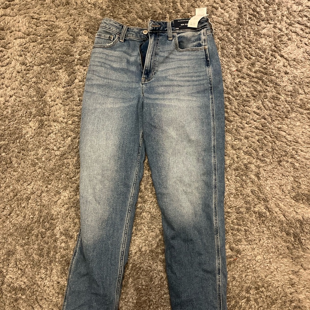 BRAND NEW Hollister mom jeans